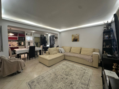 Apartament 3 camere de vânzare, Veteranilor - Dealul Tugulea