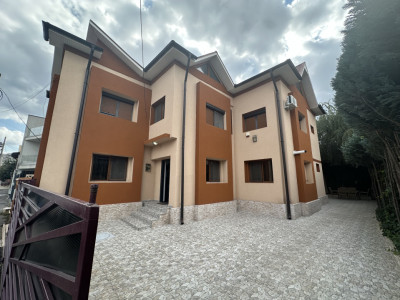 Vila individuală de vânzare cu 6 camere în zona 13 Septembrie 