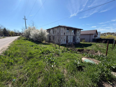Vila individuala la roșu- teren 500 mp - vecinătate lac str Orhideelor